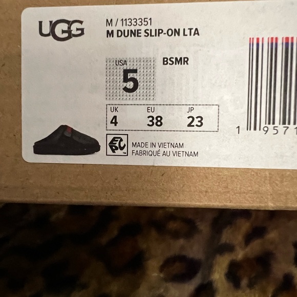 Nib unisex Ugg Dune Slip on have multiple pair - Picture 12 of 12